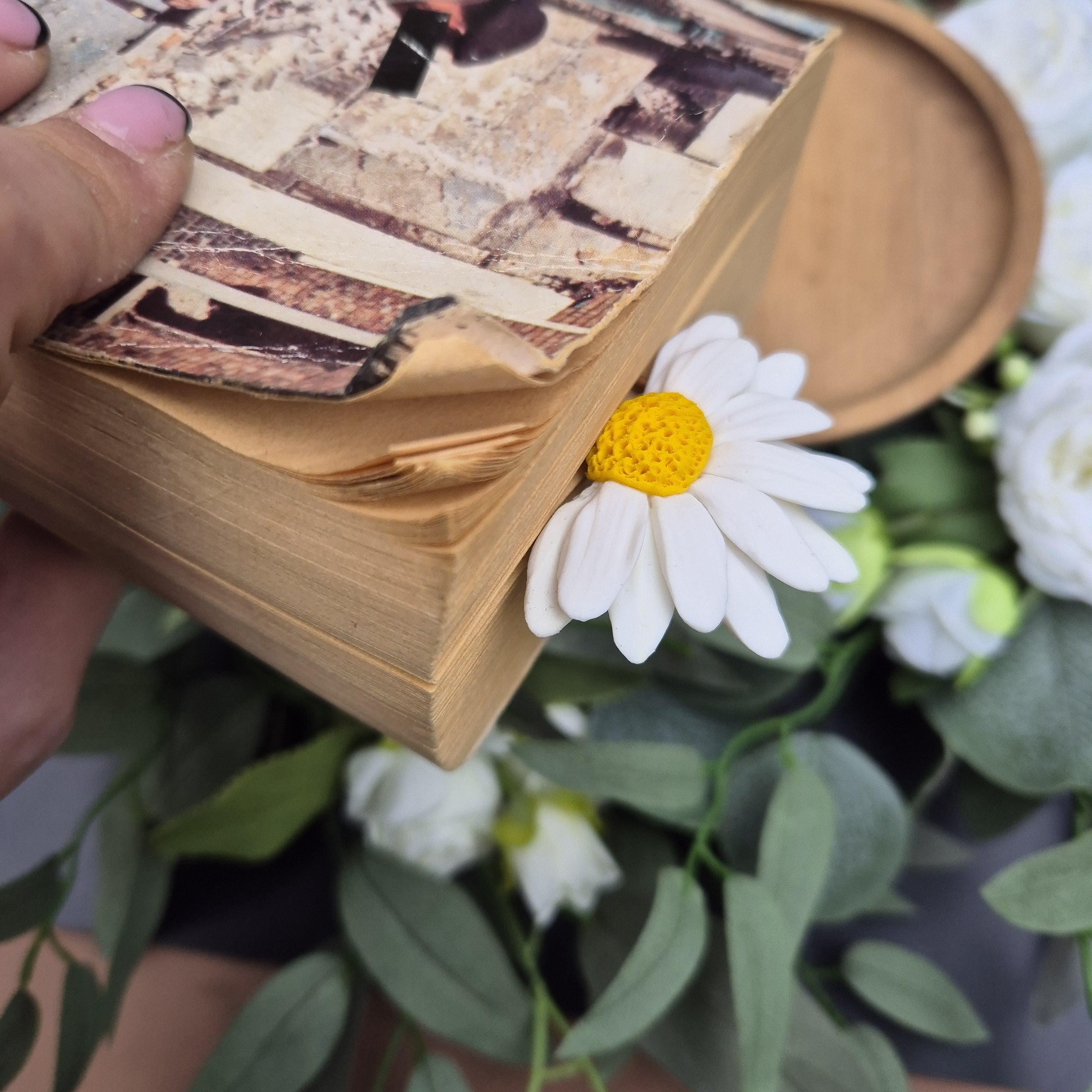 Daisy paperclip bookmark