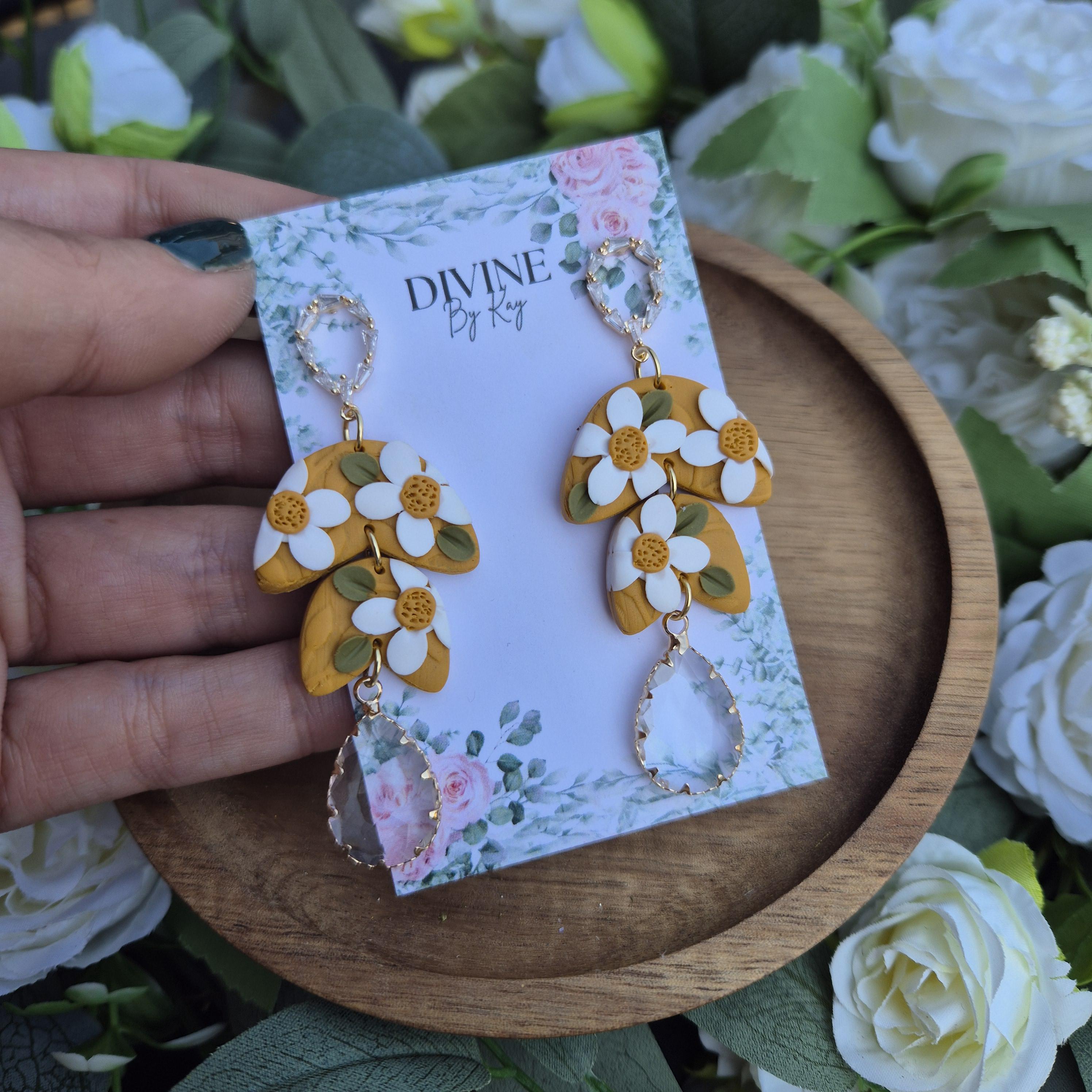 Daisy dangle earrings, summer earrings,  floral jewellery, gifts for her,  bridesmaid gift ideas, elegant dangles