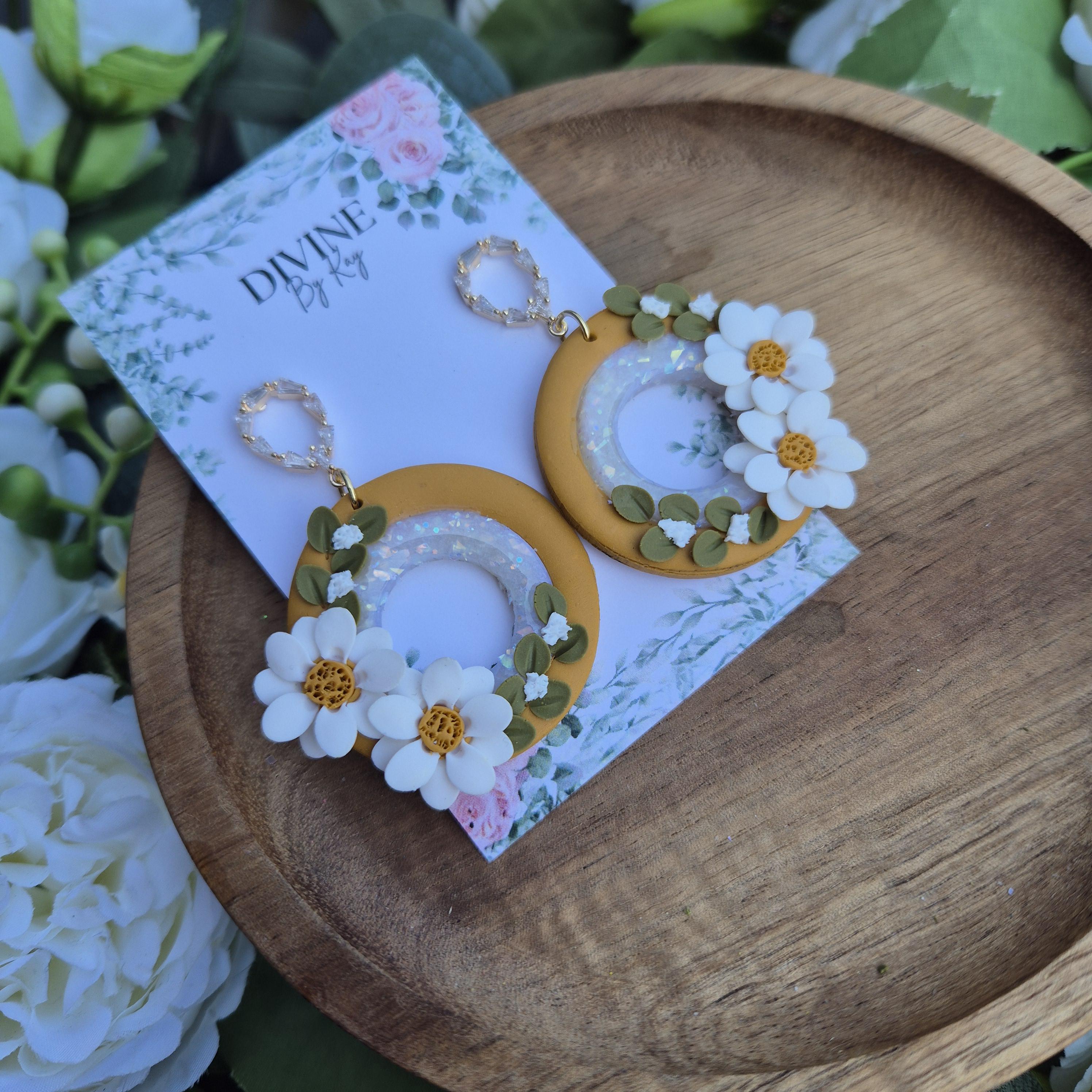 Daisy dangle earrings, summer earrings,  floral jewellery, gifts for her,  bridesmaid gift ideas, elegant dangles
