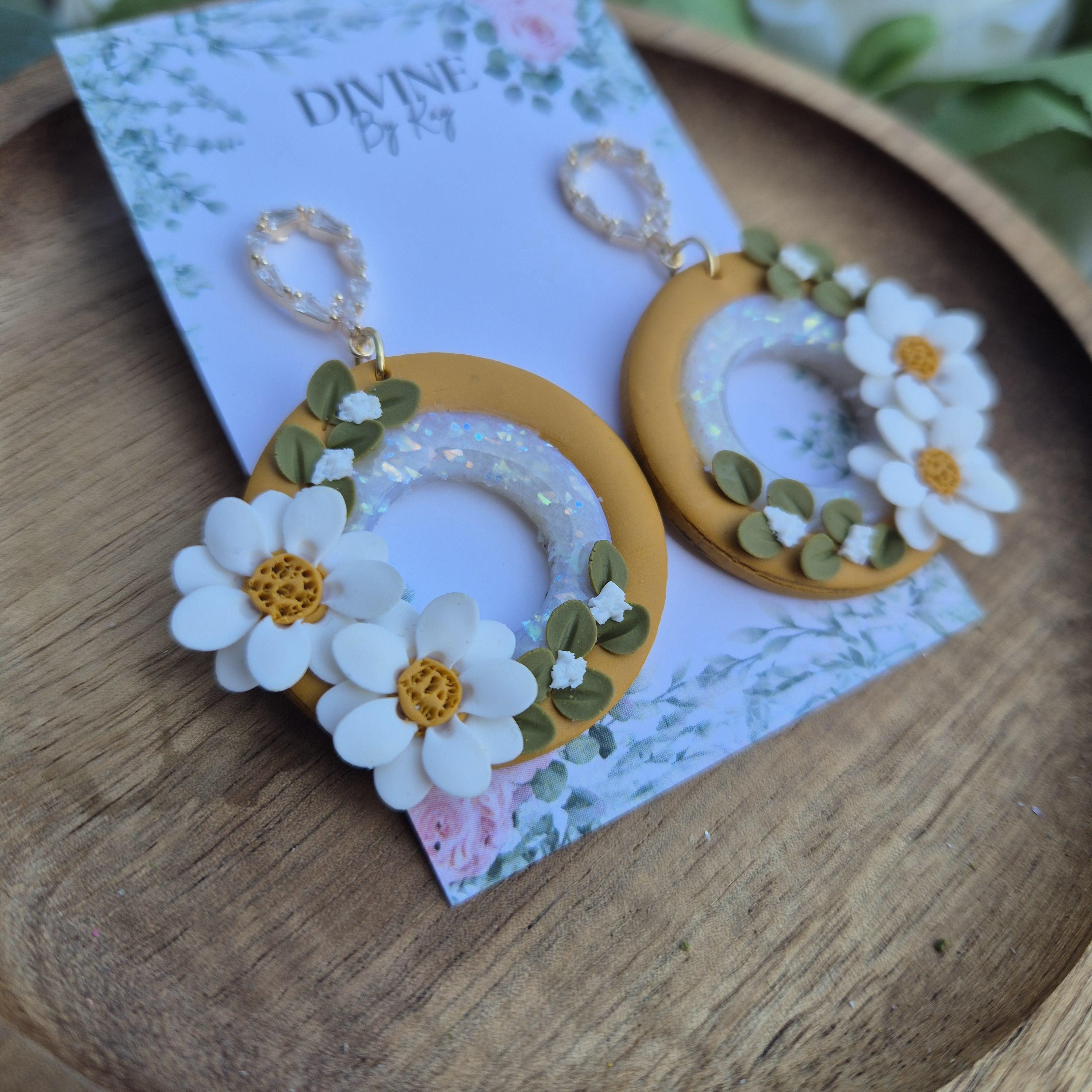 Daisy dangle earrings, summer earrings,  floral jewellery, gifts for her,  bridesmaid gift ideas, elegant dangles