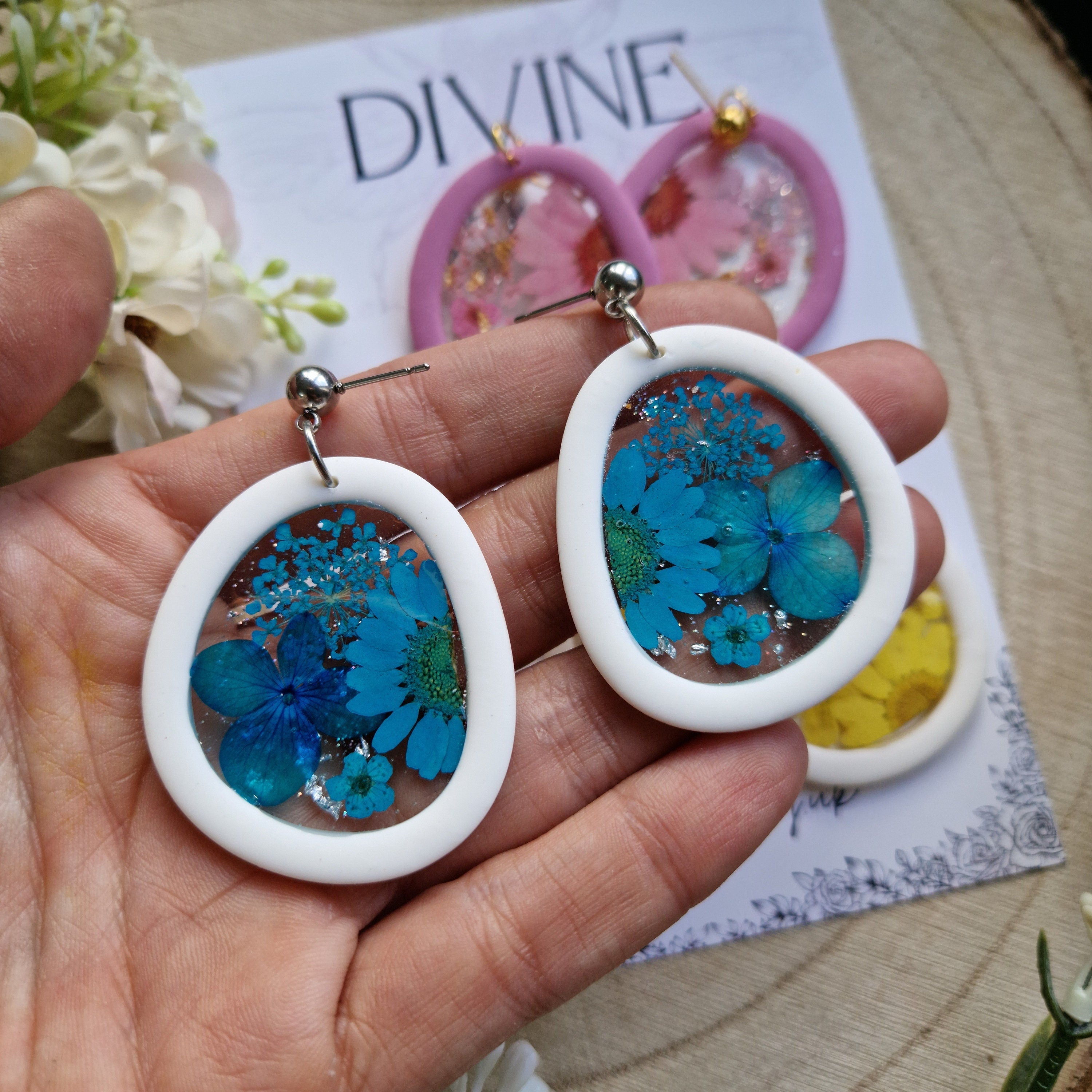 real flower hoop earrings - clay hoop earrings - gifts for her - summer earrings - pressed flowers