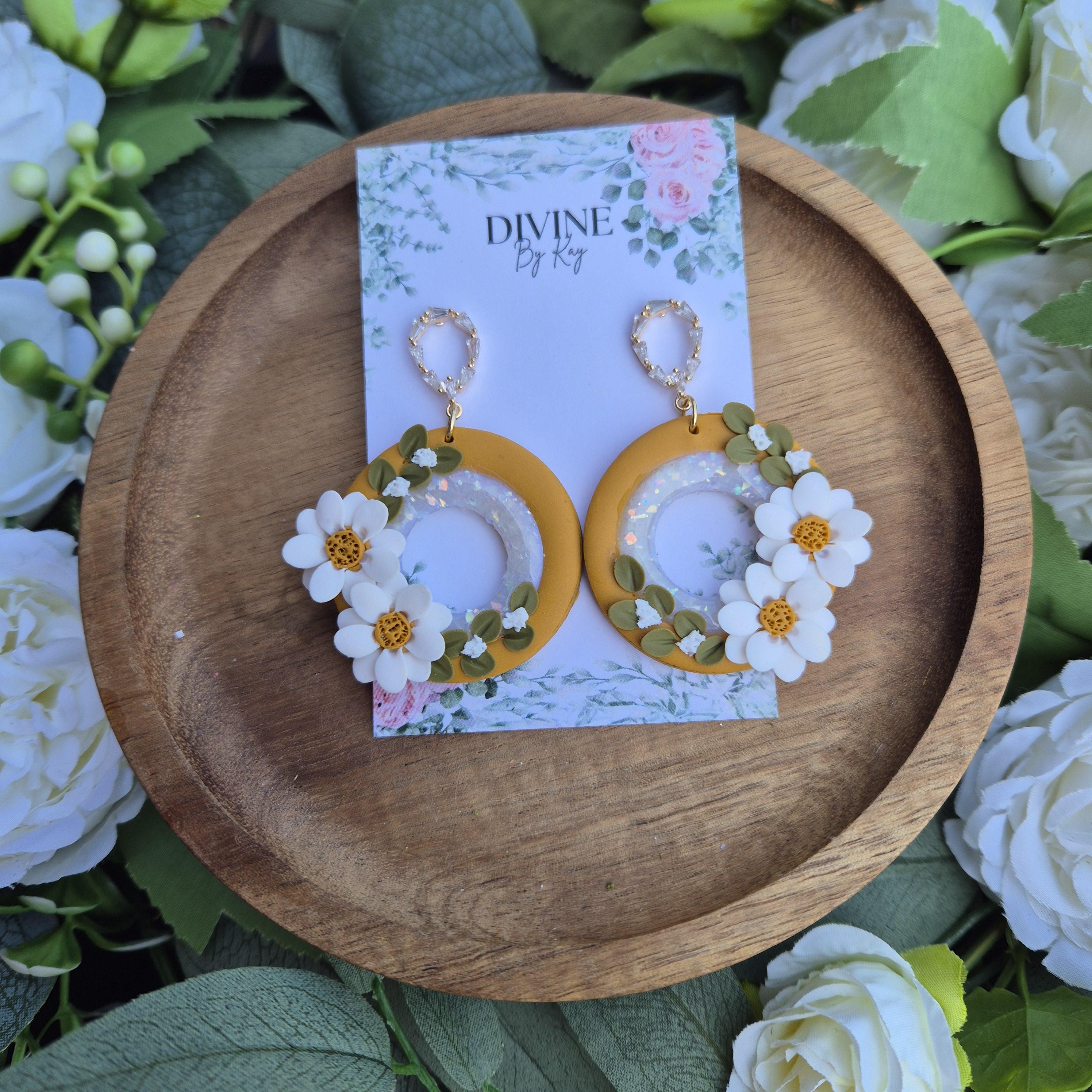 Daisy dangle earrings, summer earrings,  floral jewellery, gifts for her,  bridesmaid gift ideas, elegant dangles