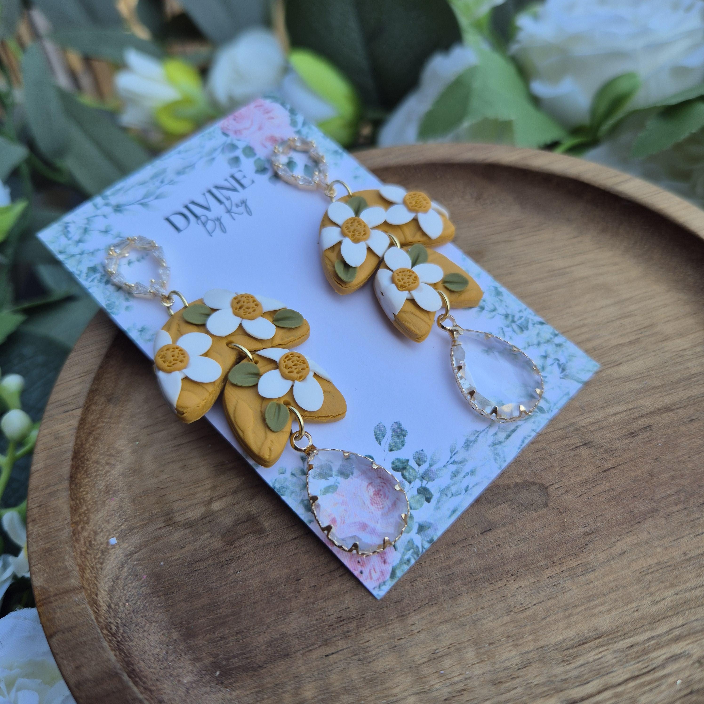 Daisy dangle earrings, summer earrings,  floral jewellery, gifts for her,  bridesmaid gift ideas, elegant dangles