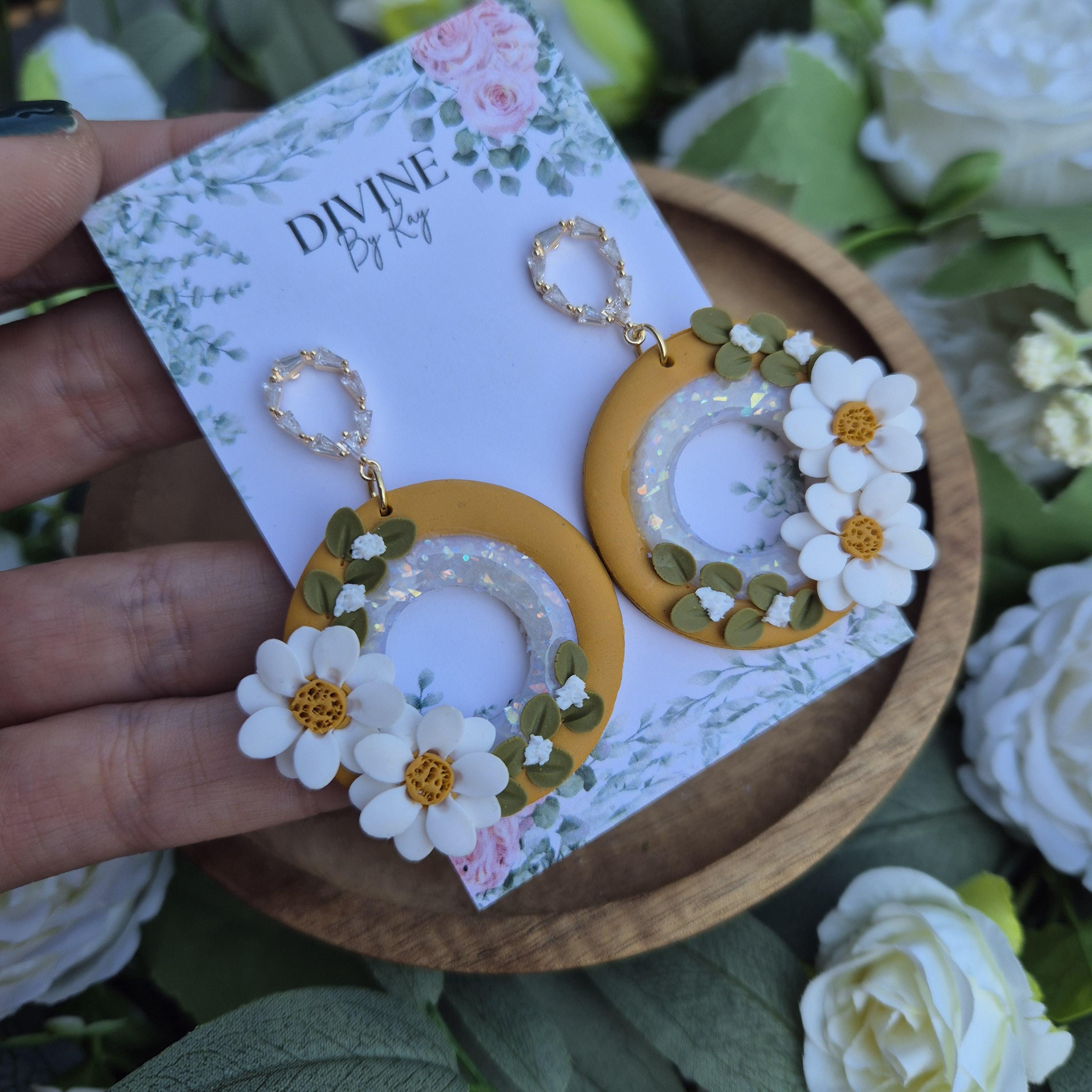 Daisy dangle earrings, summer earrings,  floral jewellery, gifts for her,  bridesmaid gift ideas, elegant dangles