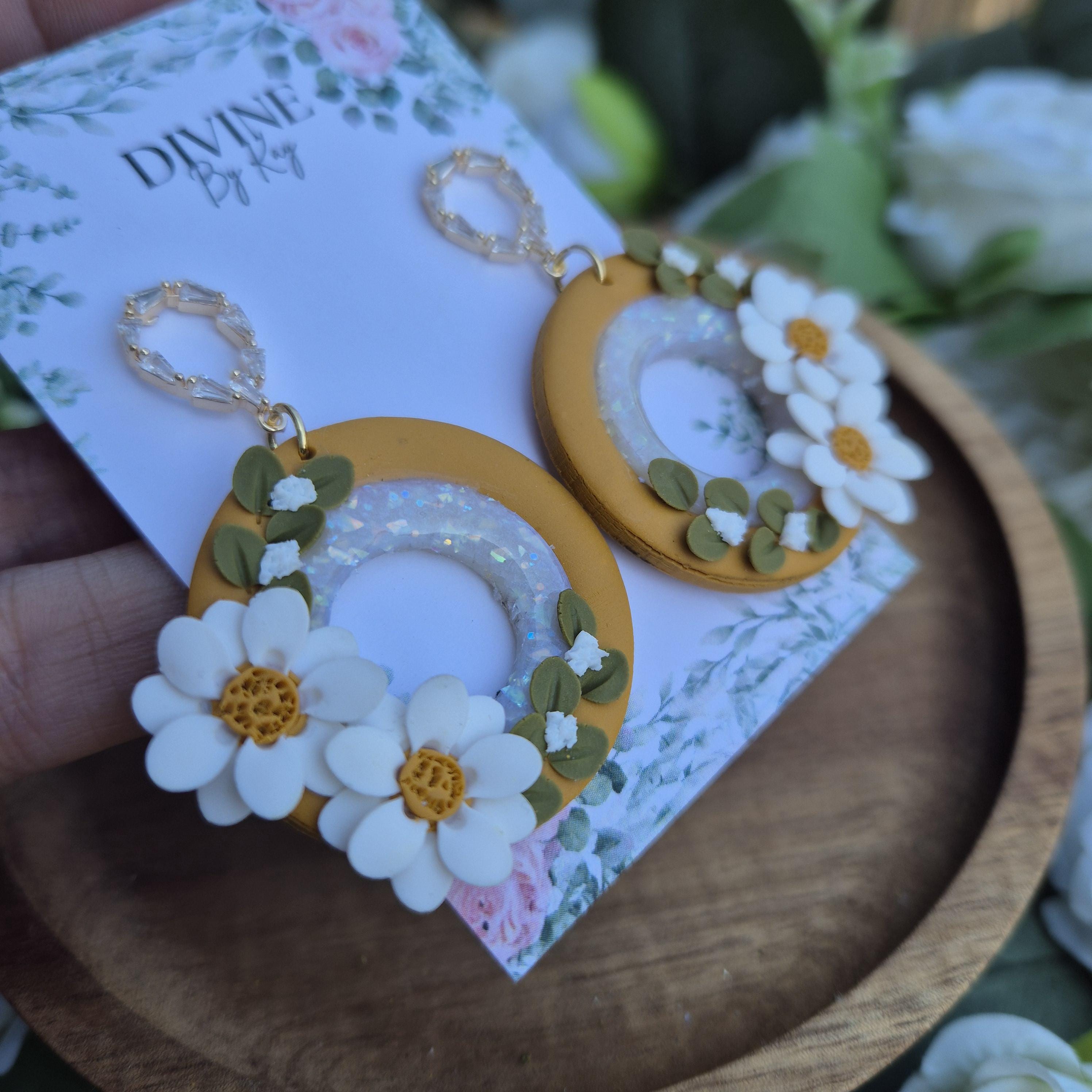 Daisy dangle earrings, summer earrings,  floral jewellery, gifts for her,  bridesmaid gift ideas, elegant dangles