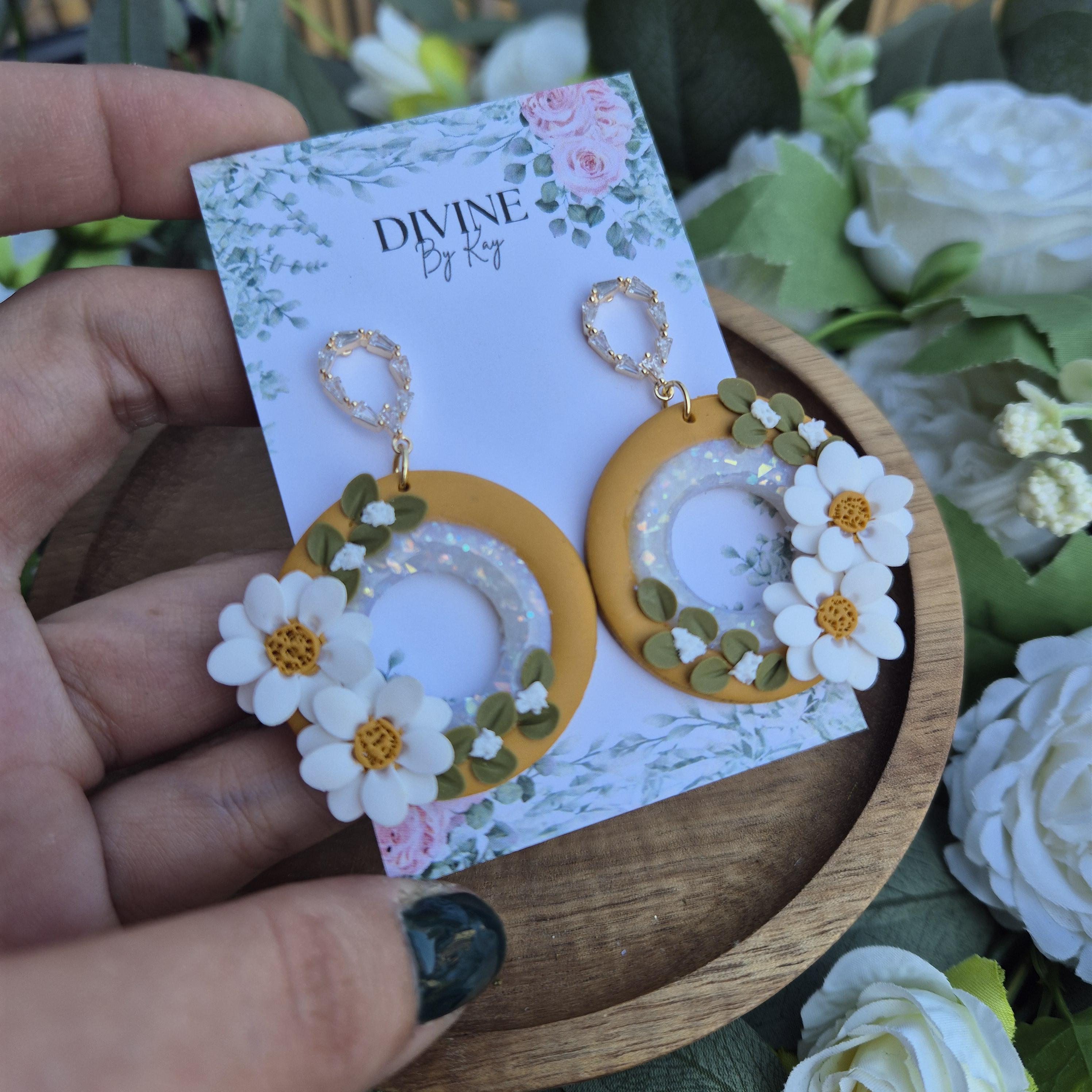 Daisy dangle earrings, summer earrings,  floral jewellery, gifts for her,  bridesmaid gift ideas, elegant dangles