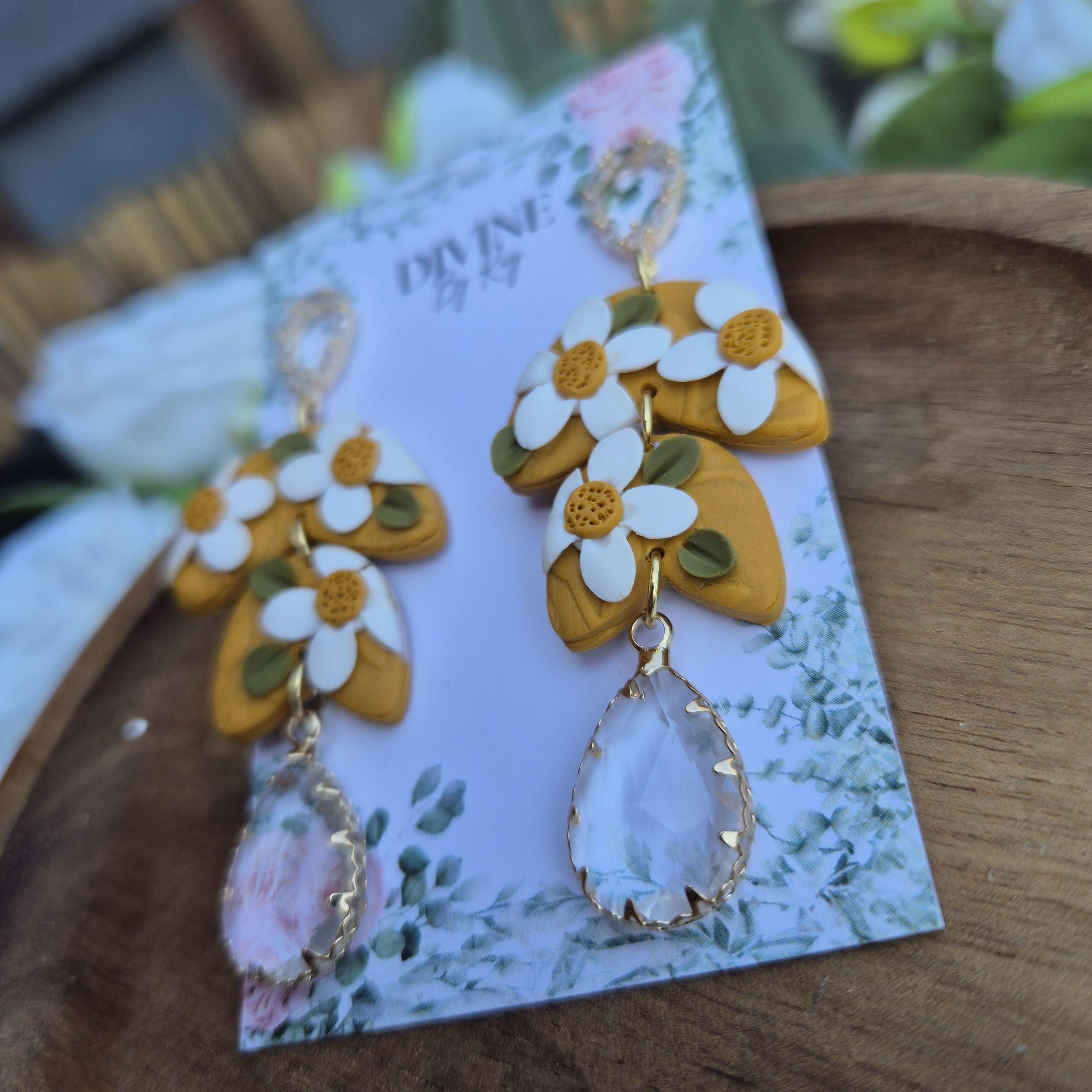 Daisy dangle earrings, summer earrings,  floral jewellery, gifts for her,  bridesmaid gift ideas, elegant dangles