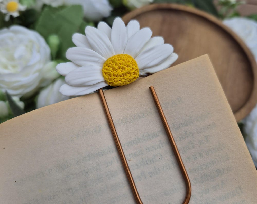 Daisy paperclip bookmark
