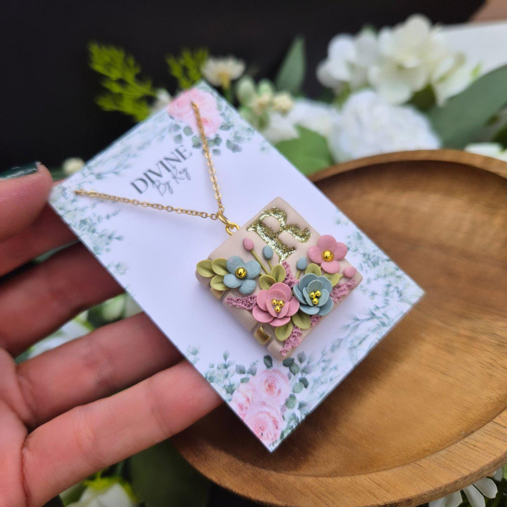 DREAM personalised Bookcase necklace gift set