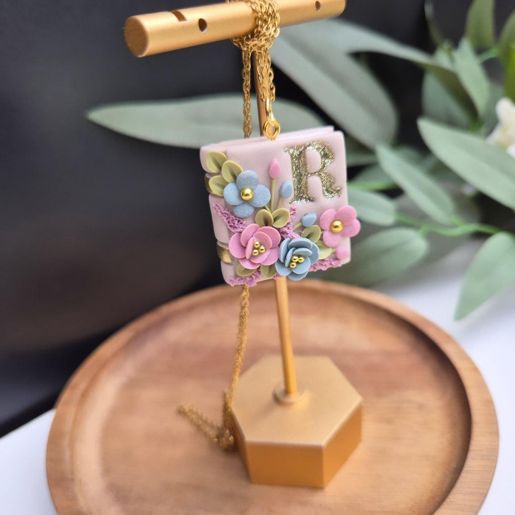 DREAM personalised Bookcase necklace gift set