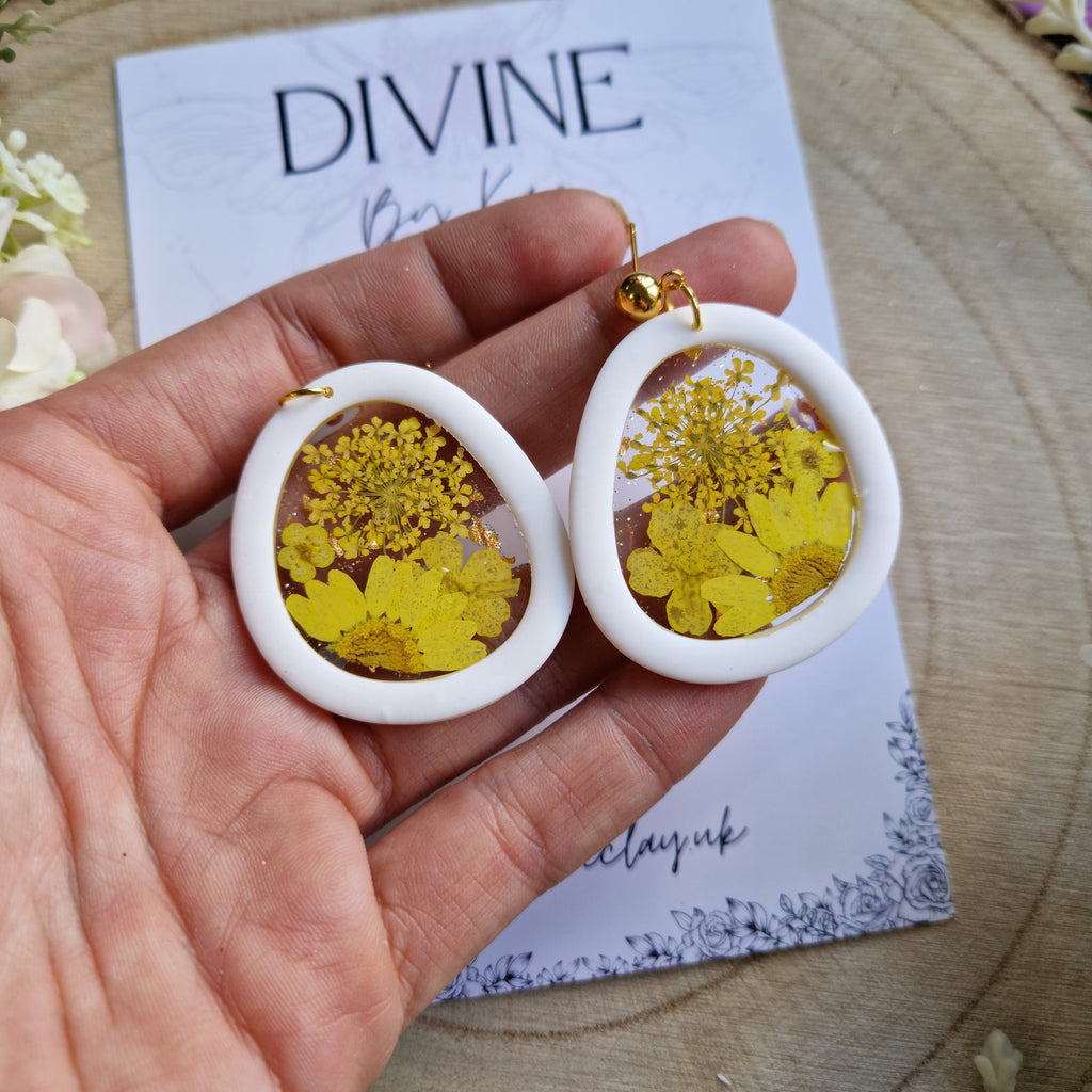 real flower hoop earrings - clay hoop earrings - gifts for her - summer earrings - pressed flowers