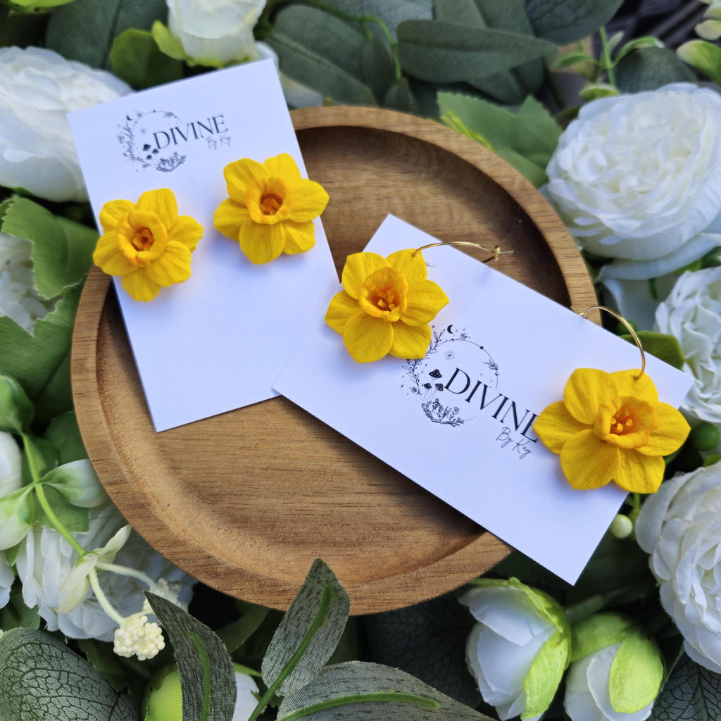 Spring floral earrings - gifts for her - mothers day - bridesmaid gifts - dainty stud earrings - birthday gifts