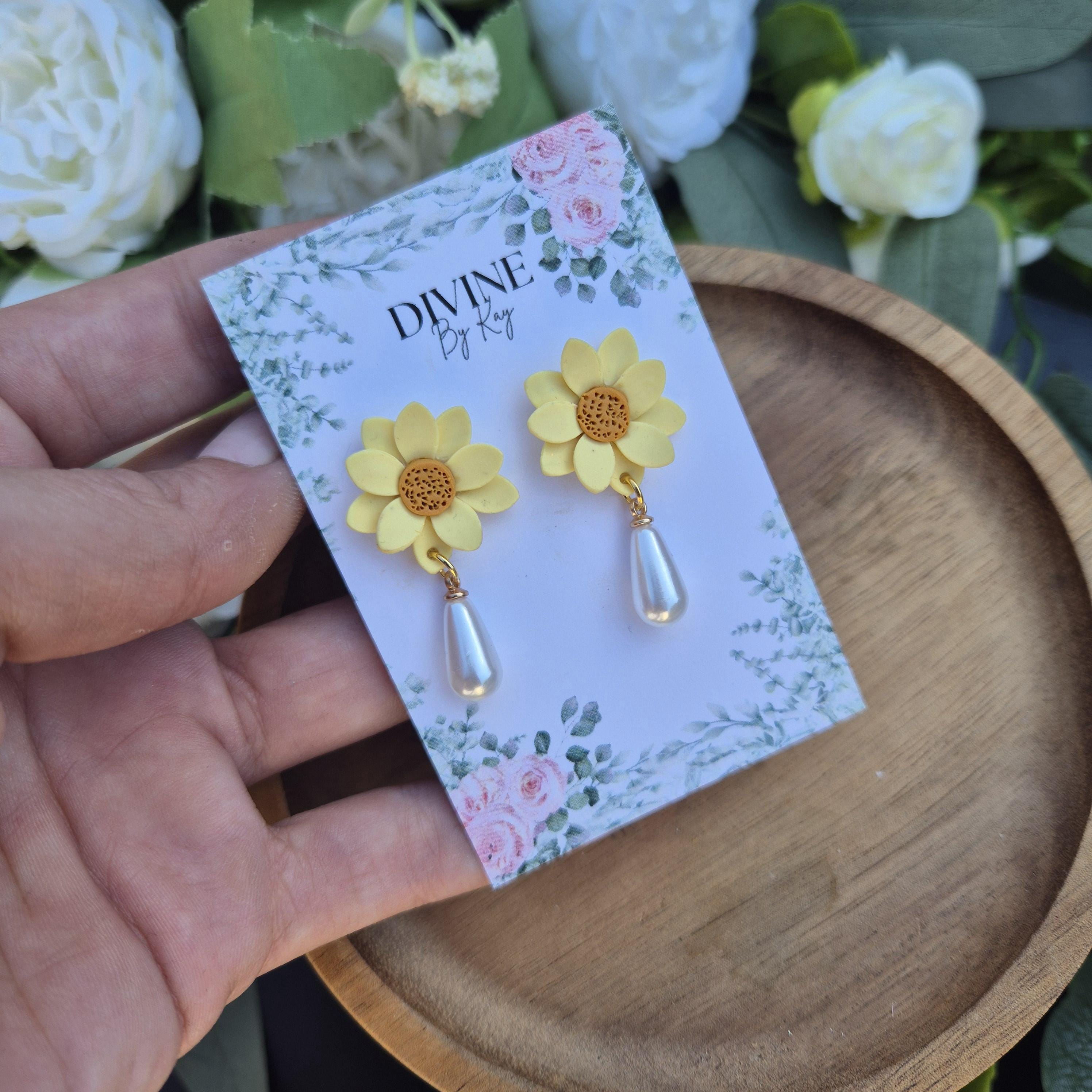 Dainty daisy stud earrings,  fun earrings, cute dangle earrings, statement earrings for her , summer dangle earrings, minimalist earrings
