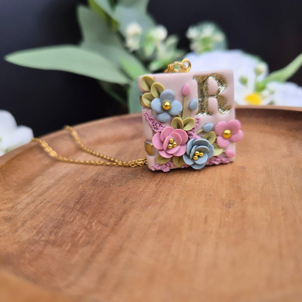 DREAM personalised Bookcase necklace gift set