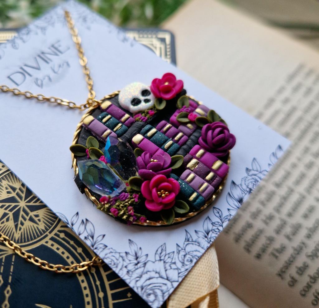 gothic skull Bookcase necklace