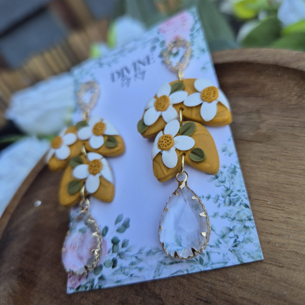 Daisy dangle earrings, summer earrings,  floral jewellery, gifts for her,  bridesmaid gift ideas, elegant dangles