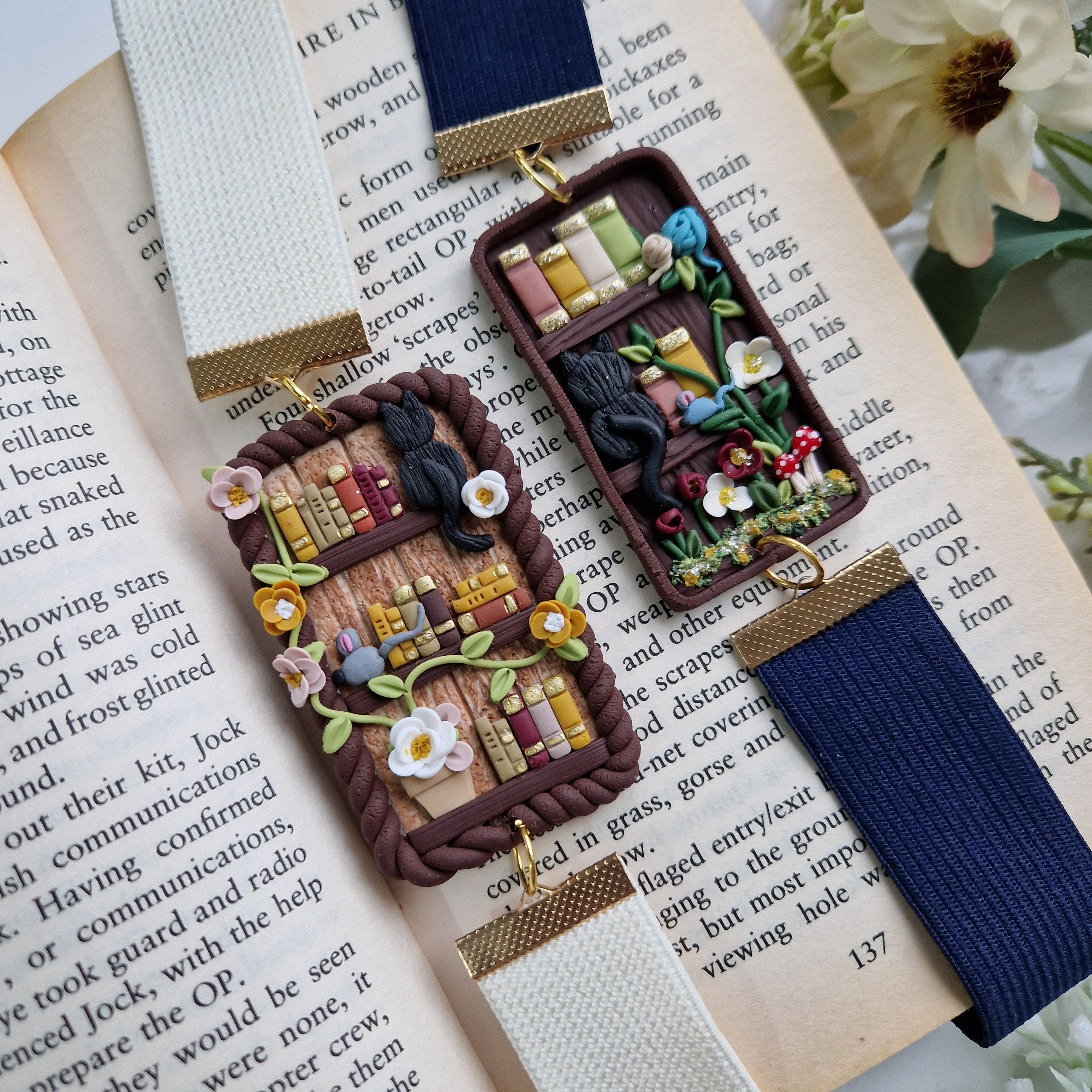 Cat bookshelf bookmark